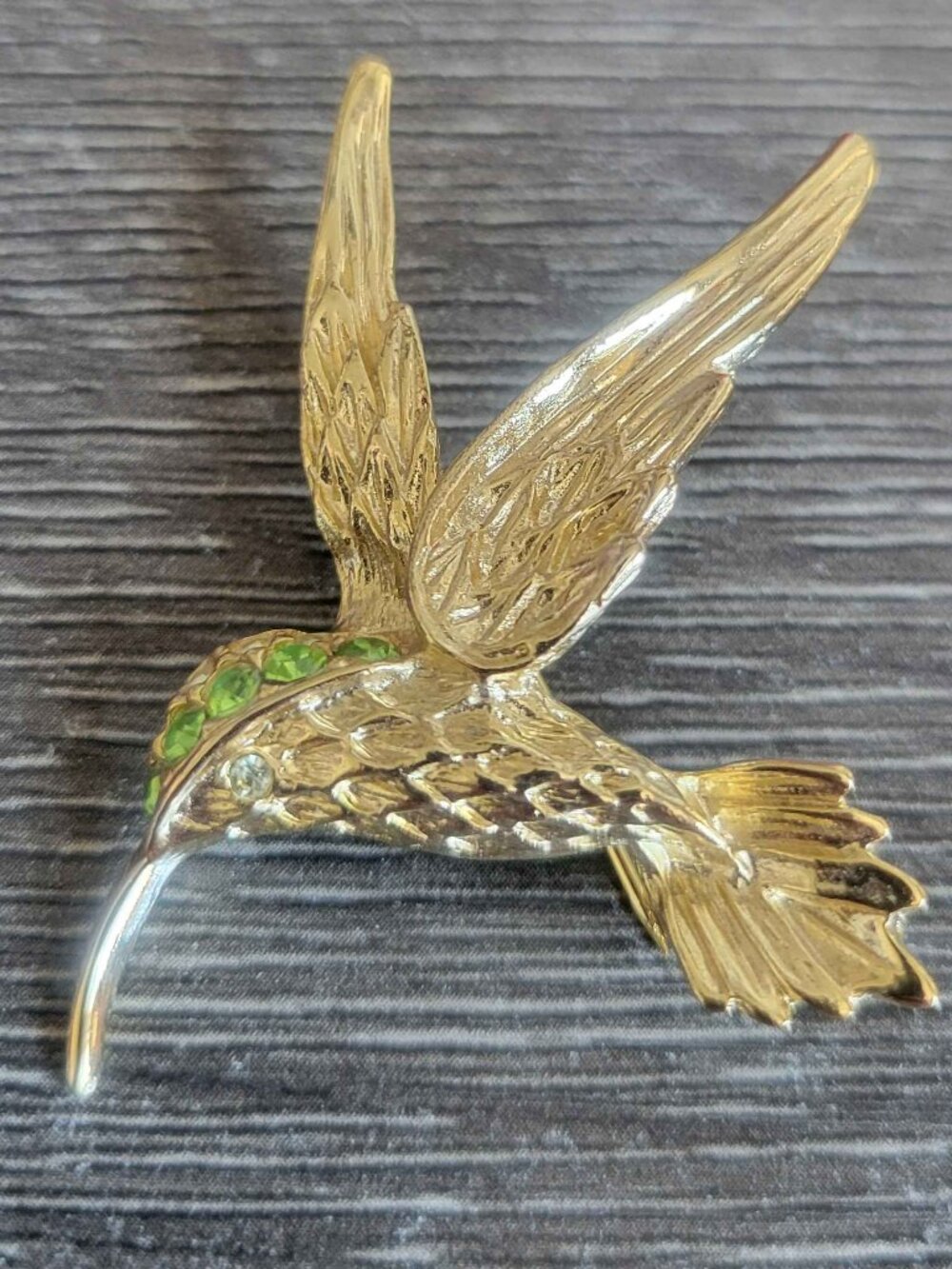 VINTAGE-style hummingbird gold-tone green rhinestone brooch